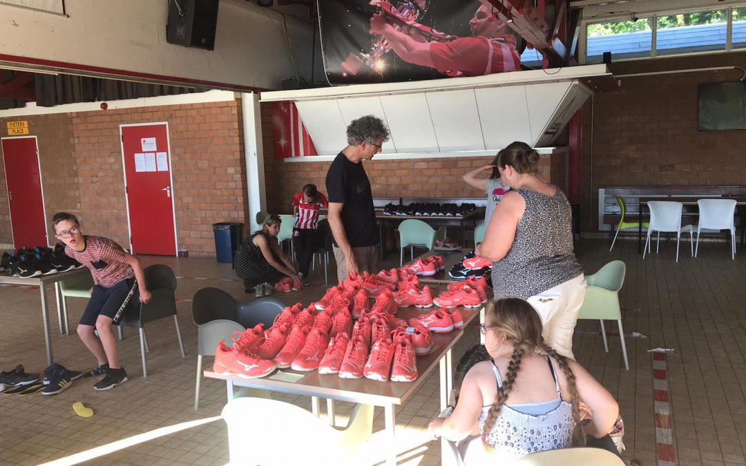 Nieuwe schoenen voor onze G-korfballers, dankzij Delta Logistiek